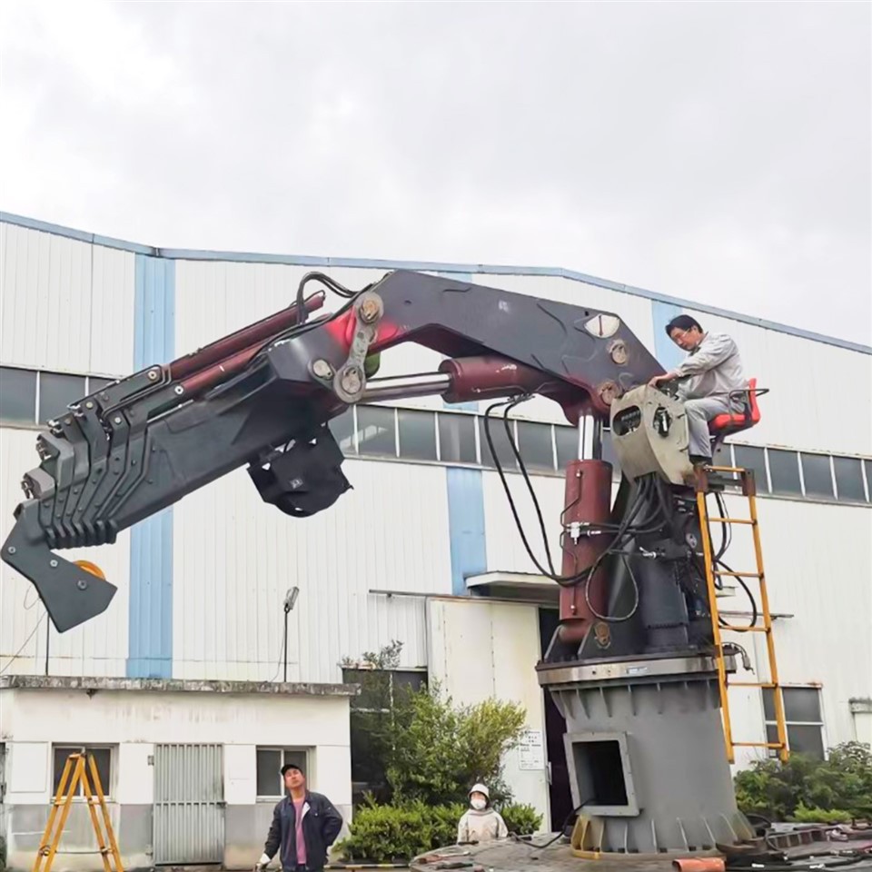 ​​folding boom marine crane